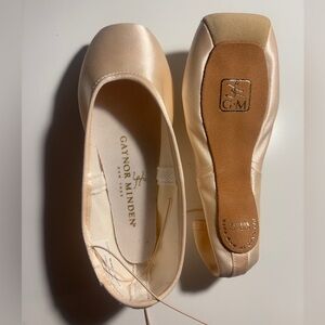 Ballet Pointe Shoes: Gaynor Minden